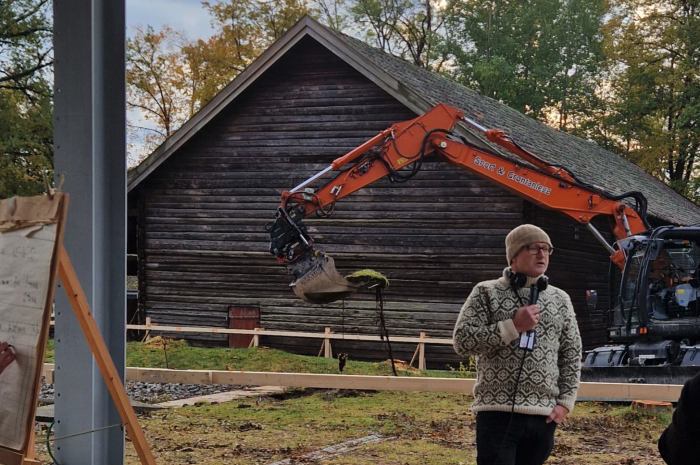 Mandag markerte Norsk Folkemuseum at byggearbeidene på TradLab TRE er i gang. Her Terje Planke, førstekonservator ved Norsk Folkemuseum. Foto: FutureBuilt